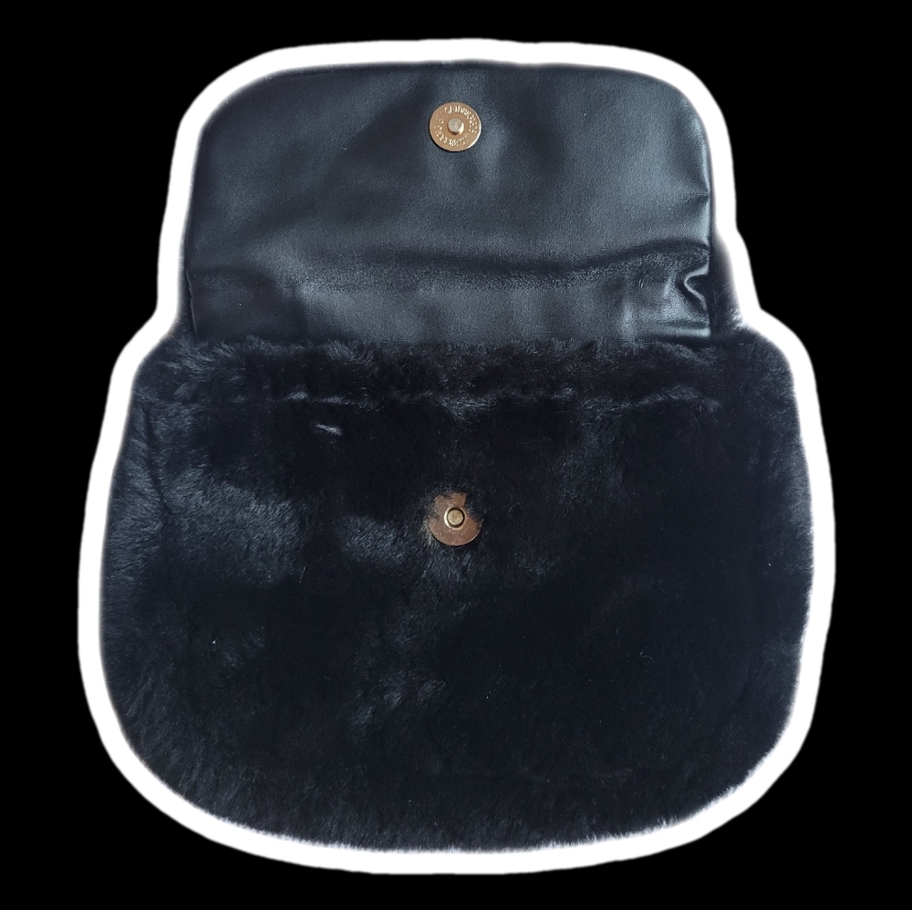 black faux fur crossbody bag + faux gold chain ardene - Picture 3 of 7